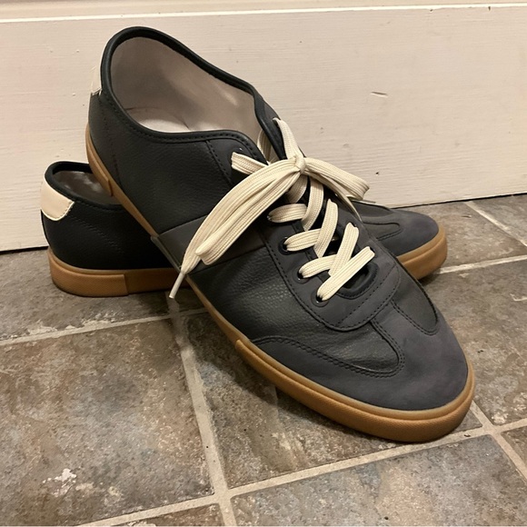 Tommy Hilfiger Black and White Sneakers - Picture 7 of 7